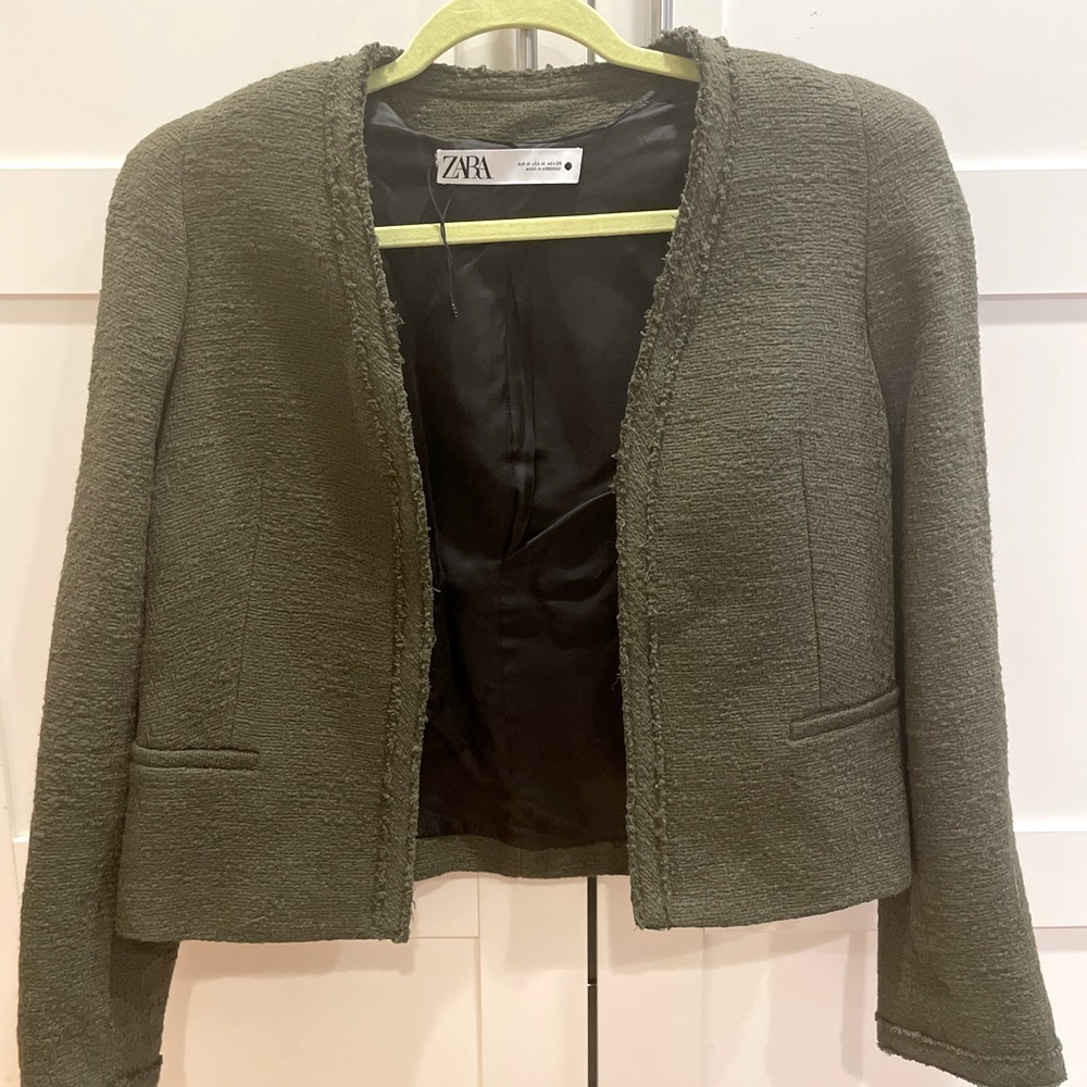 ALL ITEMS IN MY CLOSET IS $25 OR LESSS